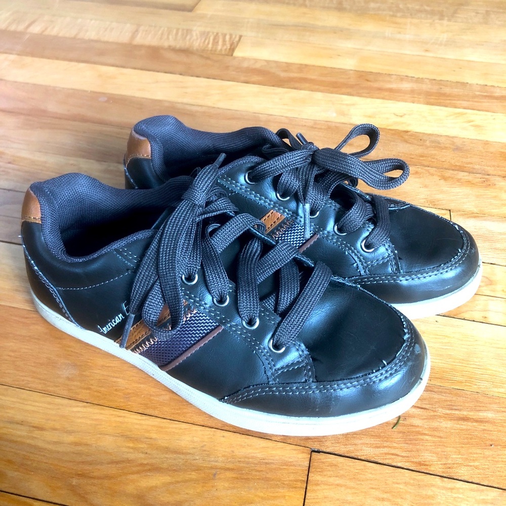 Boys American Eagle size 2 1/2